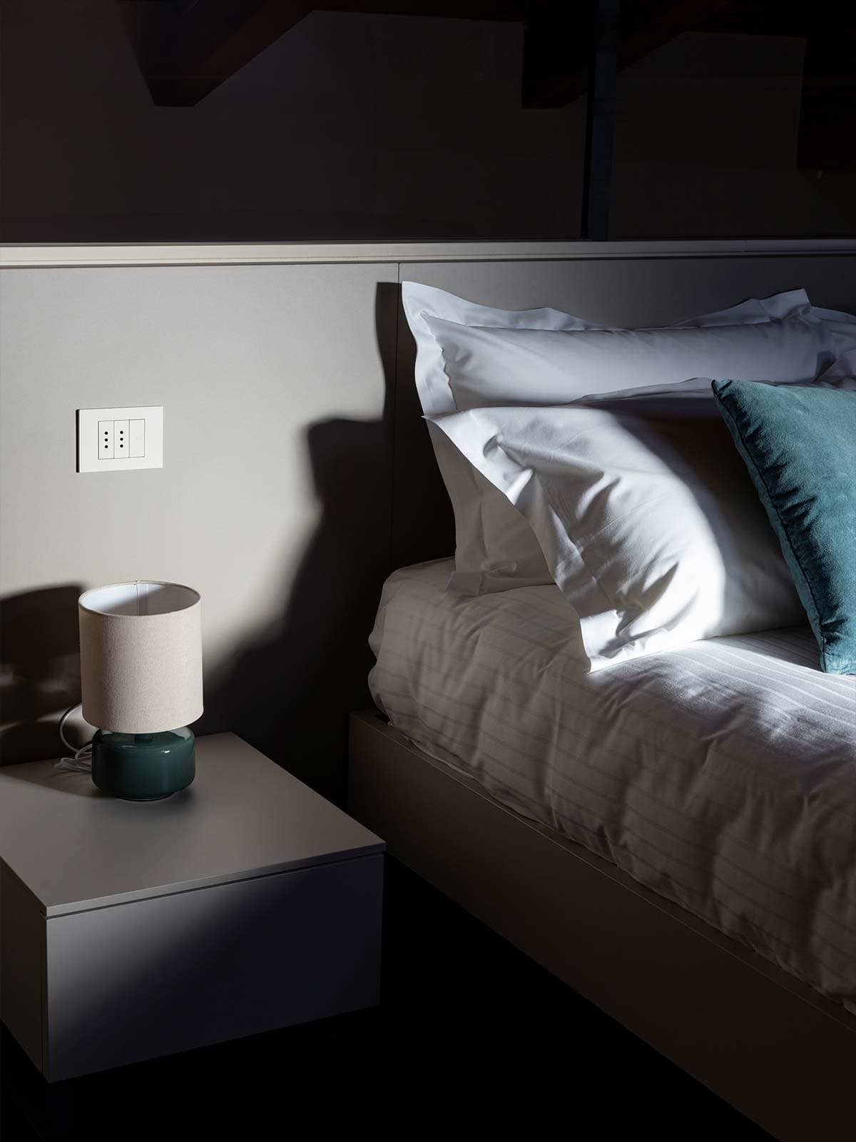 Appartamento dettaglio letto e cuscini